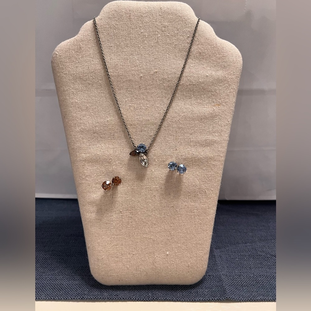 Sabika Fashion Jewelry- Pendant and post earrings